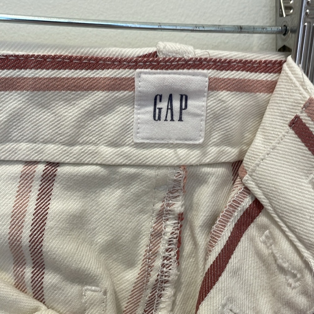 GAP - Picture 3 of 8